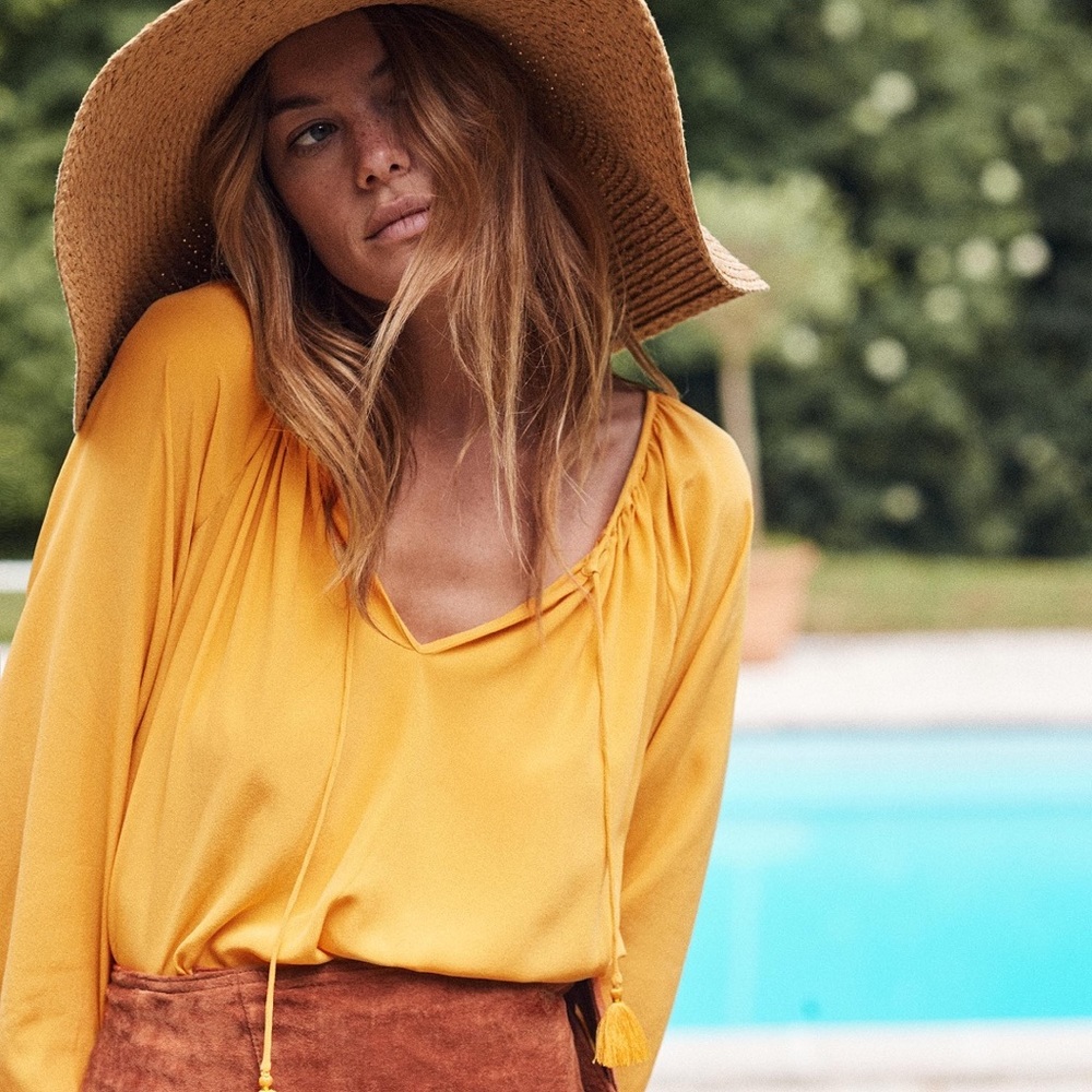 ISO of this Alena blouse from Sézane.
